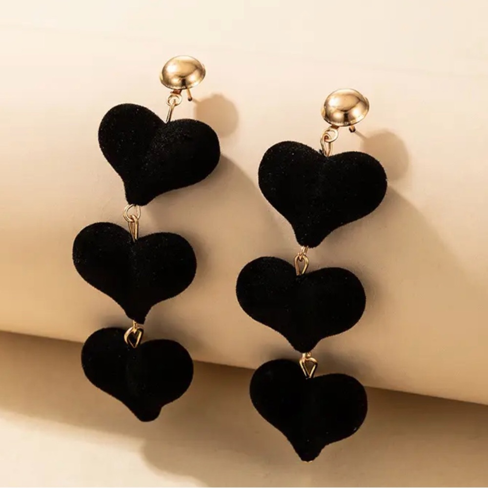 Black velvet long earrings - hearts
